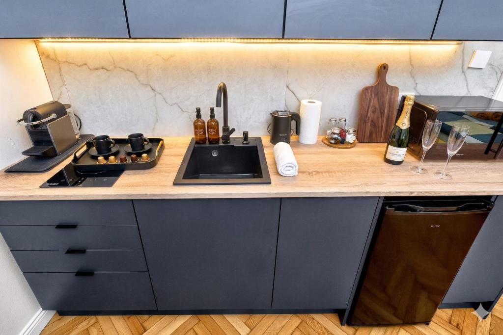 Full kitchen image 3