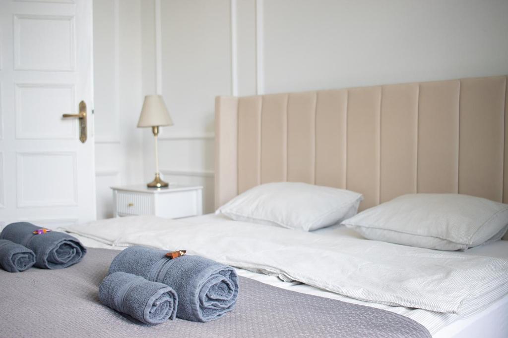 Bedroom image 6