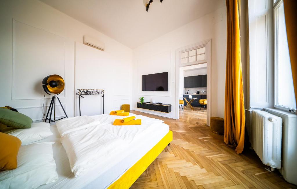 Bedroom image 6