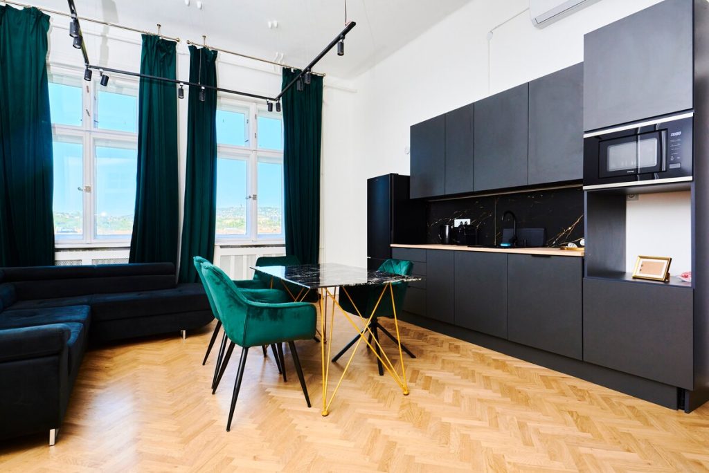 Full kitchen image 3