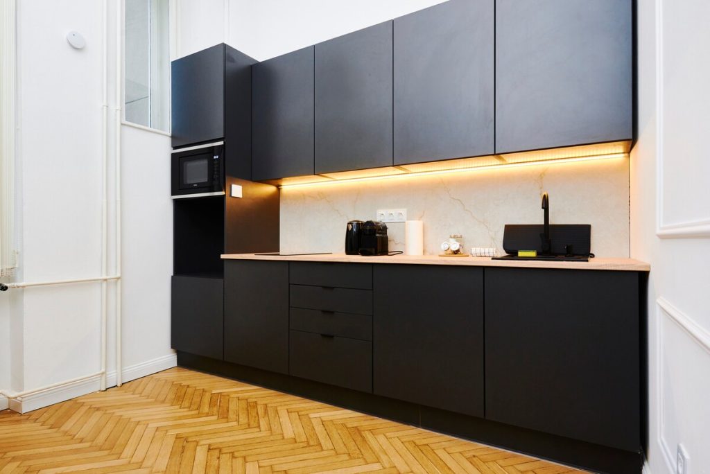 Full kitchen image 1