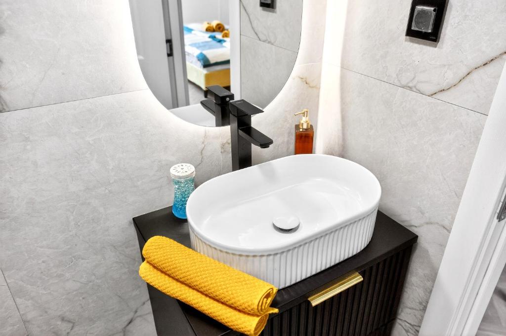 Full bathroom image 2