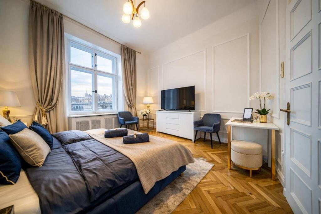 Bedroom image 1
