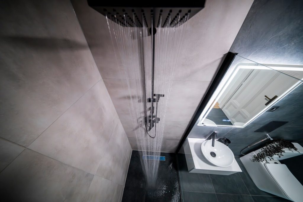 Full bathroom image 5