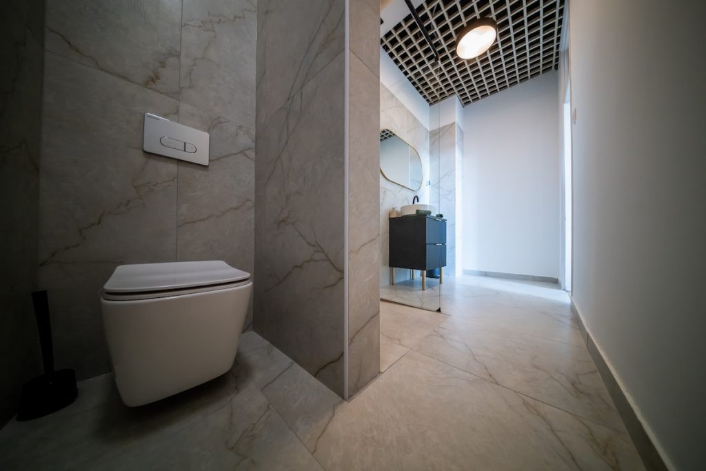 Full bathroom image 6