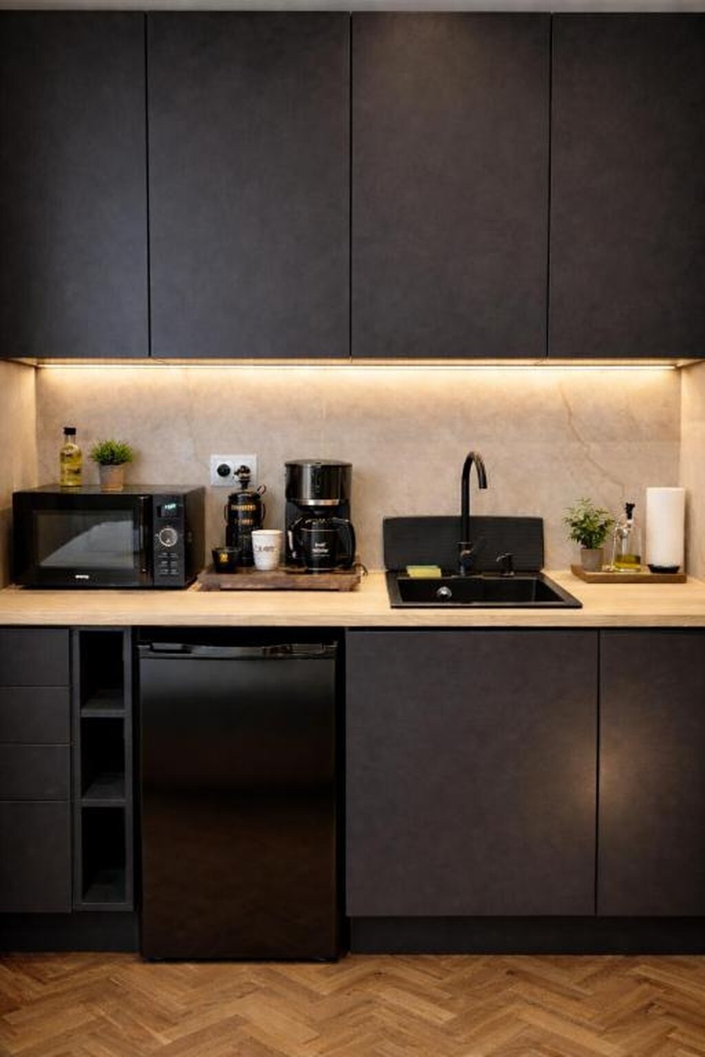 Full kitchen image 1
