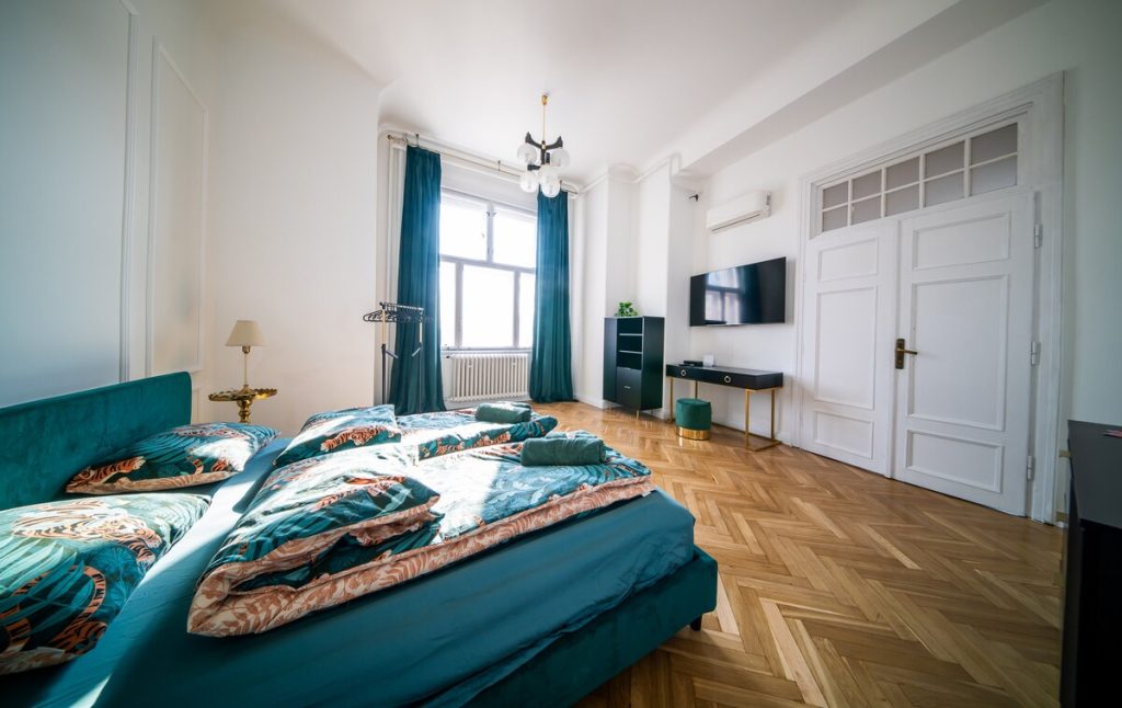 Bedroom image 4