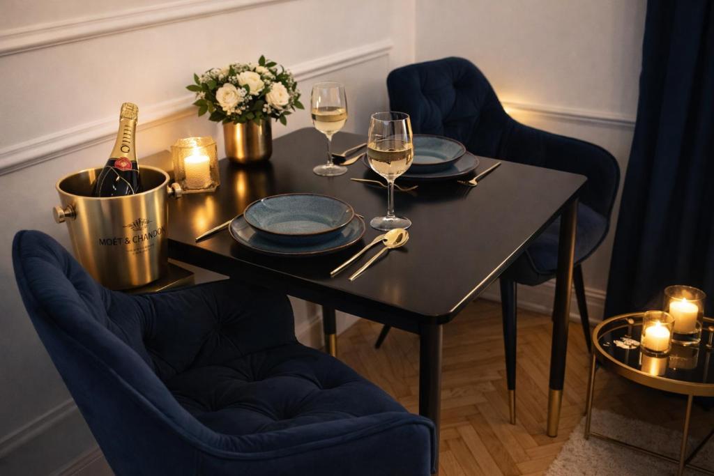 Dining area image 2