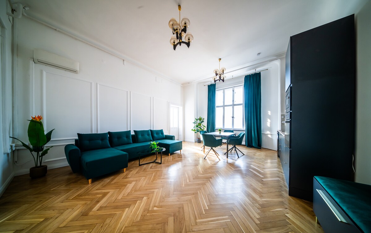 Living room image 1