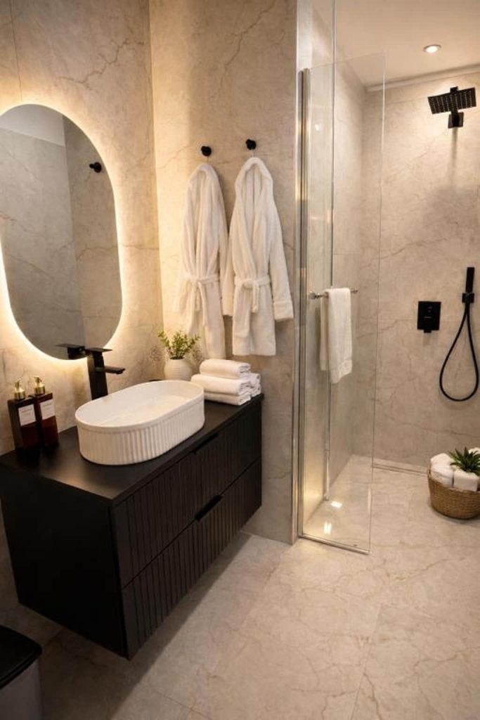 Full bathroom image 1