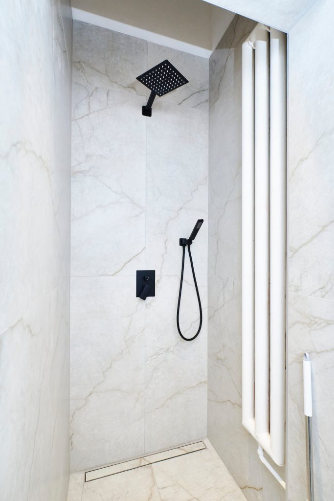 Full bathroom image 4