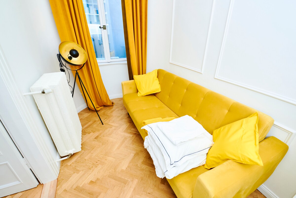 Living room image 1