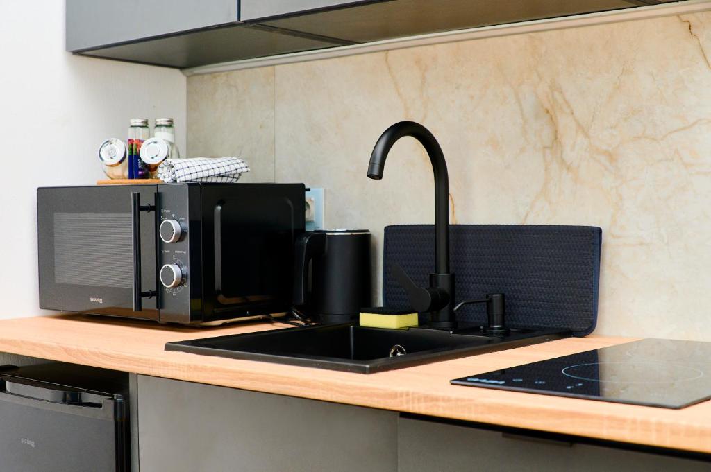 Full kitchen image 1