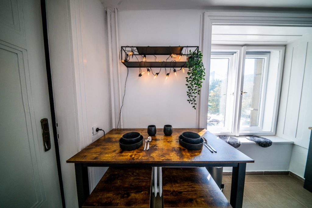 Dining area image 1