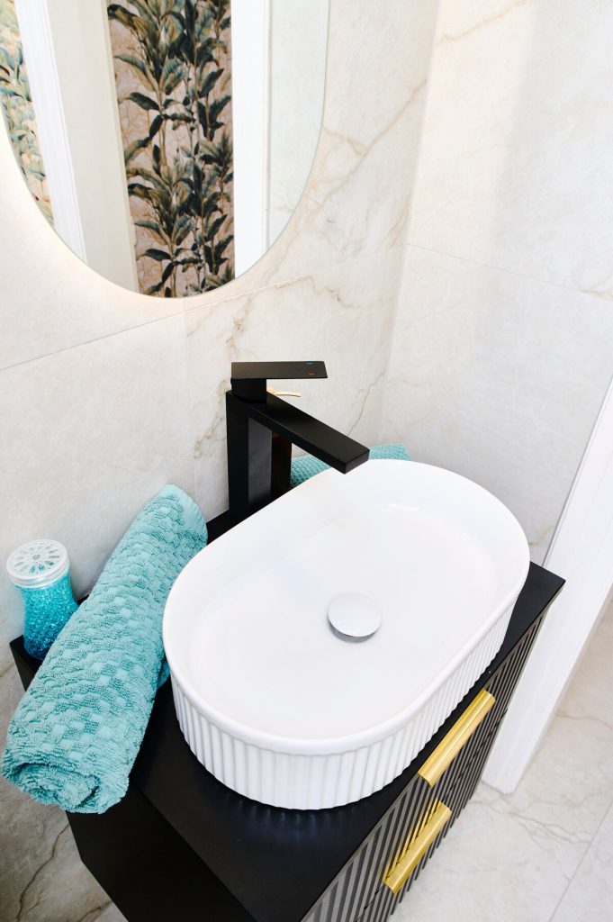 Full bathroom image 3