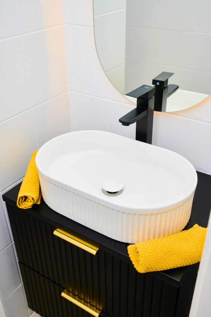 Full bathroom image 3