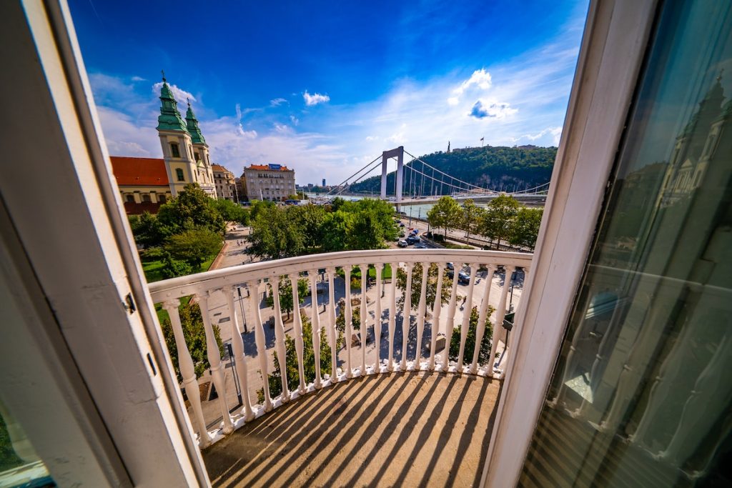 Budapest Riverfront Suite