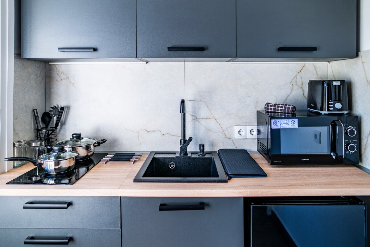 Full kitchen image 1