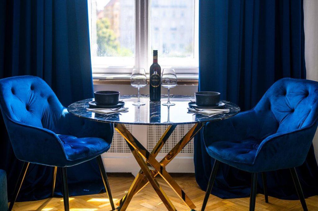 Dining area image 1