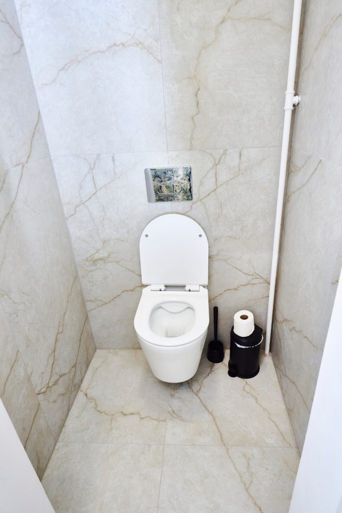 Full bathroom image 5