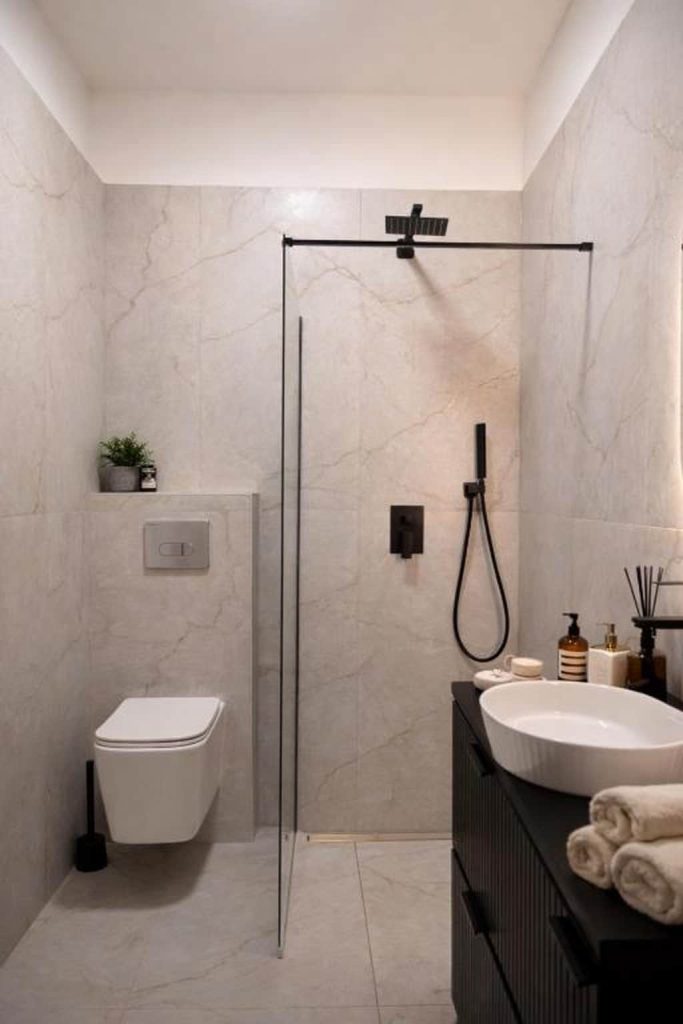 Full bathroom image 1